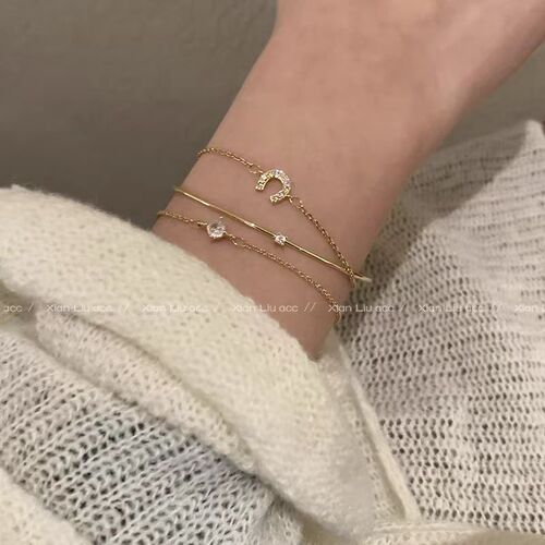 Bracelets for women, light luxury niche design, exquisite stacked bracelets for girls, new high-end autumn and winter accessories