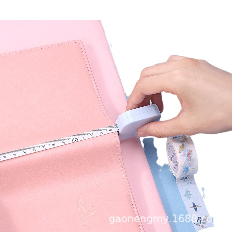 Deli 79650 cinta métrica de cuero 1,5 m * 7,5mm Regla suave del color del caramelo mini cinta métrica herramienta de corte de ropa