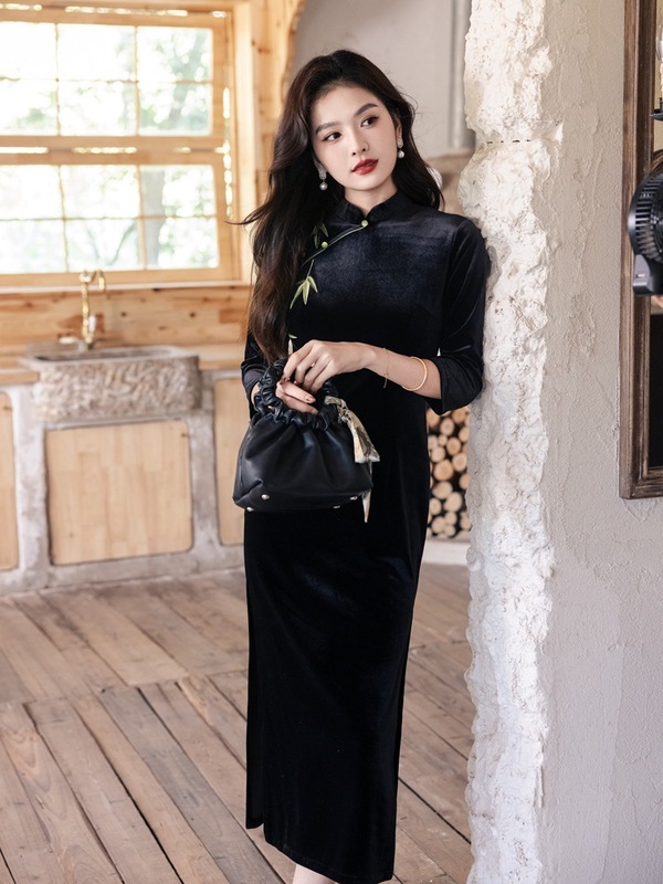贝之韵新中式年轻款高端黑色丝绒绣花旗袍长袖2025秋季绝美女日常|undefined