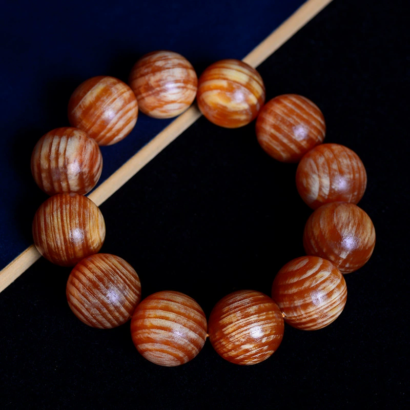 Этнический браслет-алтарь — бусины из сандалового дерева и ореха Walnut, размеры 10–20 мм