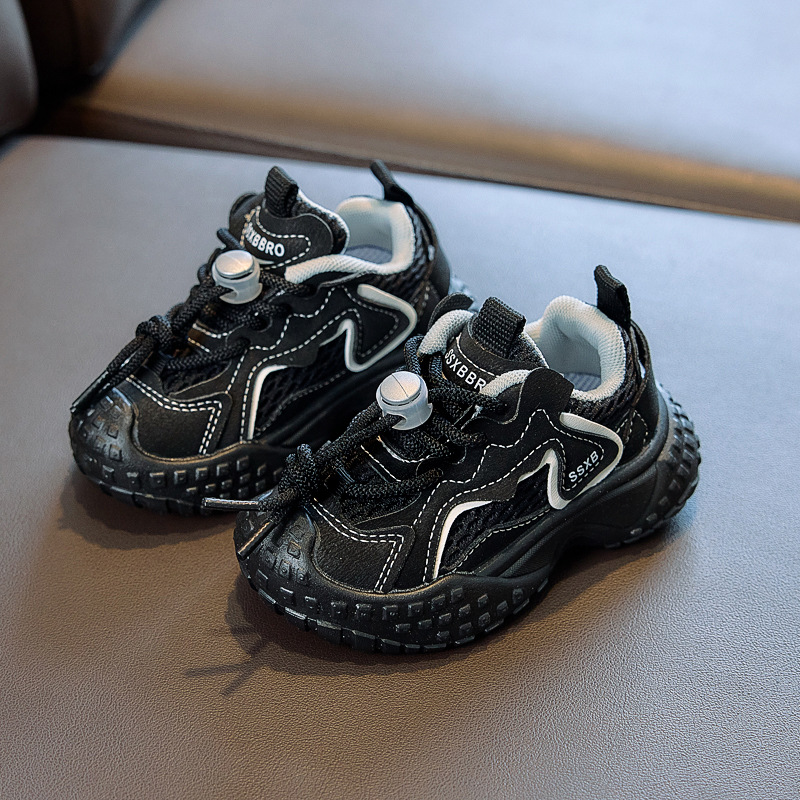 Zapatos infantiles transfronterizos de otoño 2026 nuevos zapatos deportivos para niños cómodos zapatos de correr de niñas ligeros convenientes hebilla elástica