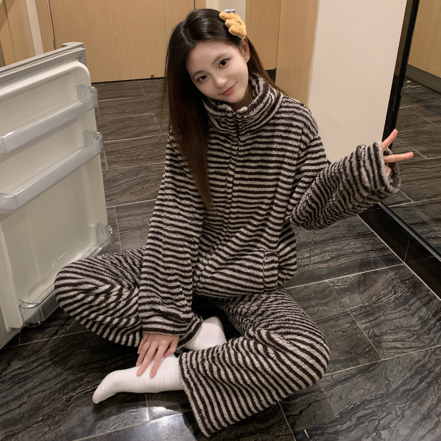 Winter Coral Velvet Stripesd Pajamas for Women in Autumn and Winter Thickeneded High-End Zipper Winter Wearable Home Wear Set