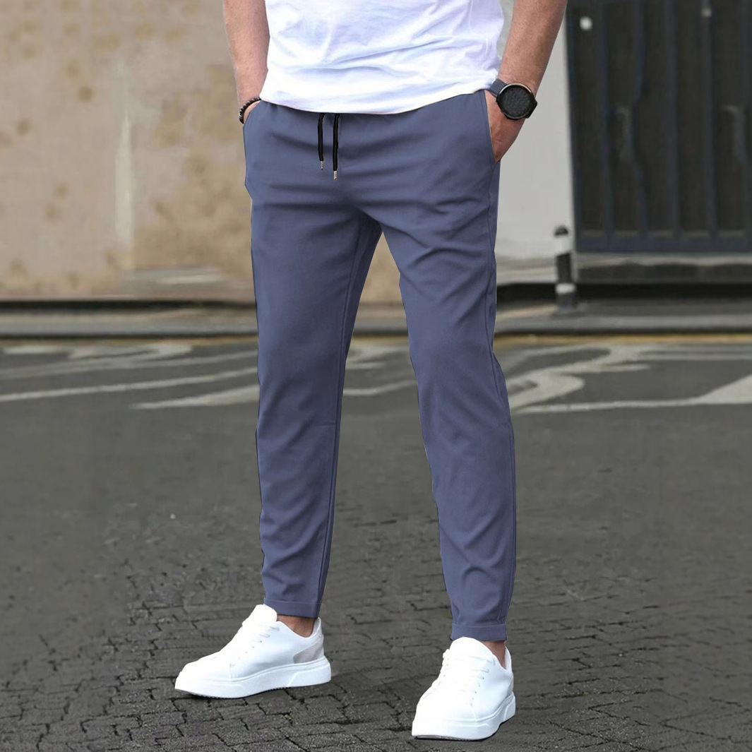 "Klassische Slim-Fit-Freizeithose für Herren mit Lederetikett – Polyester-Komfort für den Alltag in Schwarz, Khaki und Marineblau"_voghion.com