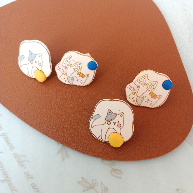 Cute Cat Alloy Asymmetrical Enamel Ear Studs display picture 3