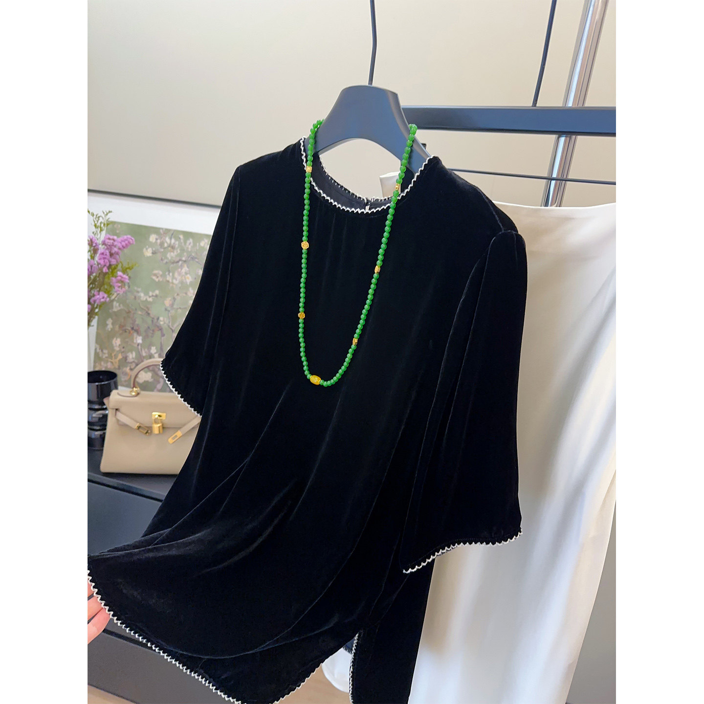 Unique summer short-sleeve top with velvet lace collar