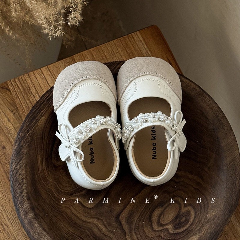 Silver Retro Round-Toe Hidden Heel Shallow Flat Shoes for Women, Summer 2026 New Style, Suitable for Pairing with Skirts, Soft-Soled Mary Jane Shoes Silver Retro Round-Toe Hidden Heel Shallow Flat Shoes for Women, Summer 2026 New Style, Suitable for Pairing with Skirts, Soft-Soled Mary Jane Shoes