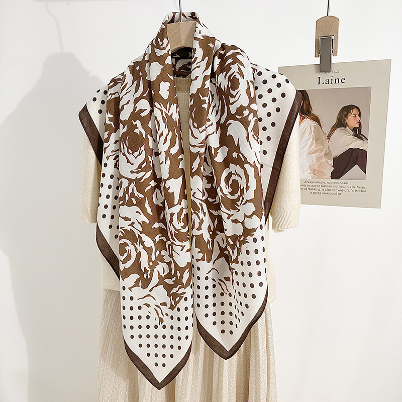 Nicho de moda INS flor impresión bufandas profesionales diseñadores de moda elegante temperamento ondulado toalla cuadrada de chevron