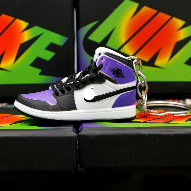 50.a 검정색과 보라색 발가락