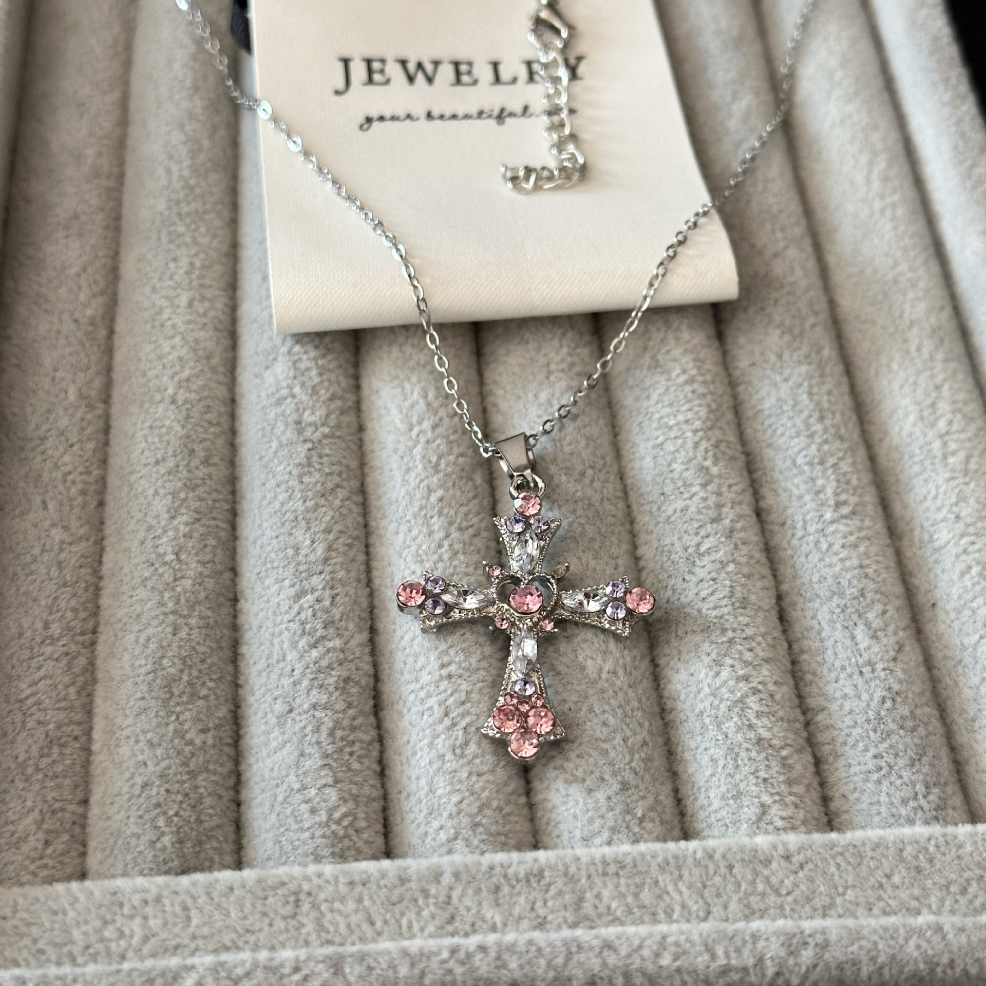 Estilo IG Brillante Cruzar Forma De Corazón Diamantes De Imitación Aleación Cadena Portacables Collares Colgantes Venta Al Por Mayor display picture 2