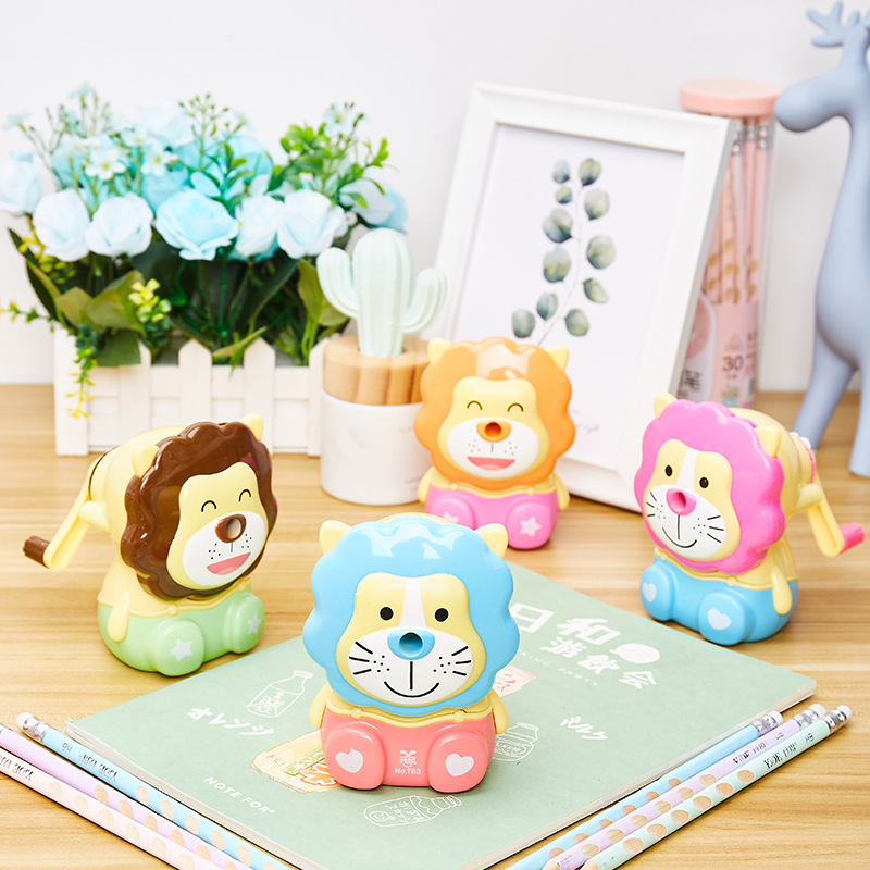 Personalizado OEM Happy 763 Cute Little Lion Sacapuntas de manivela para niños Sacapuntas con forma de animal Sacapuntas para estudiantes