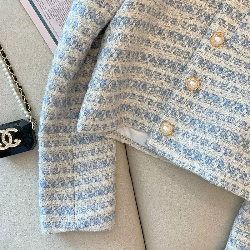 Осень куртка (в стиле Chanel) голубая, кроповая из твида во французском стиле, с легкой подкладкой