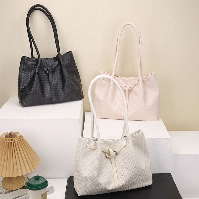 Textured and Stylish Rhombus Leather Tote Bag for Women, Large Capacity, Casual and Versatile, Korean Style, Simple Solid Color, Commuter Shoulder Bag