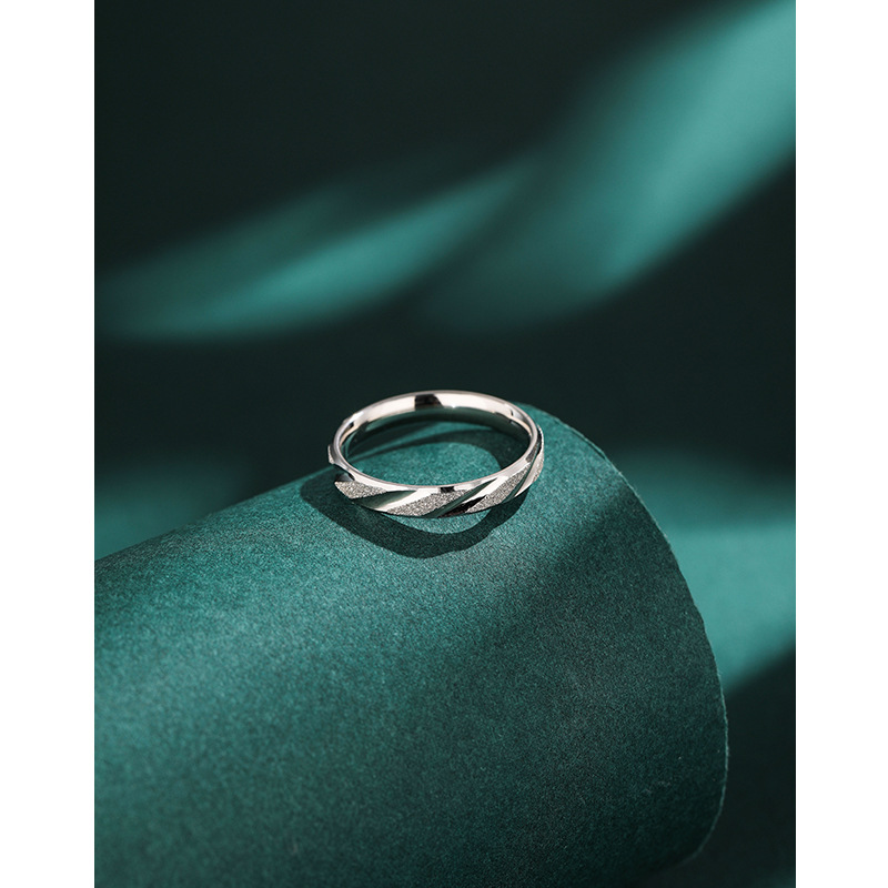 Anillo de plata esterlina S925 anillo de hombres y mujeres esmerilado mismo anillo cerrado par de luz diseño de nicho de lujo