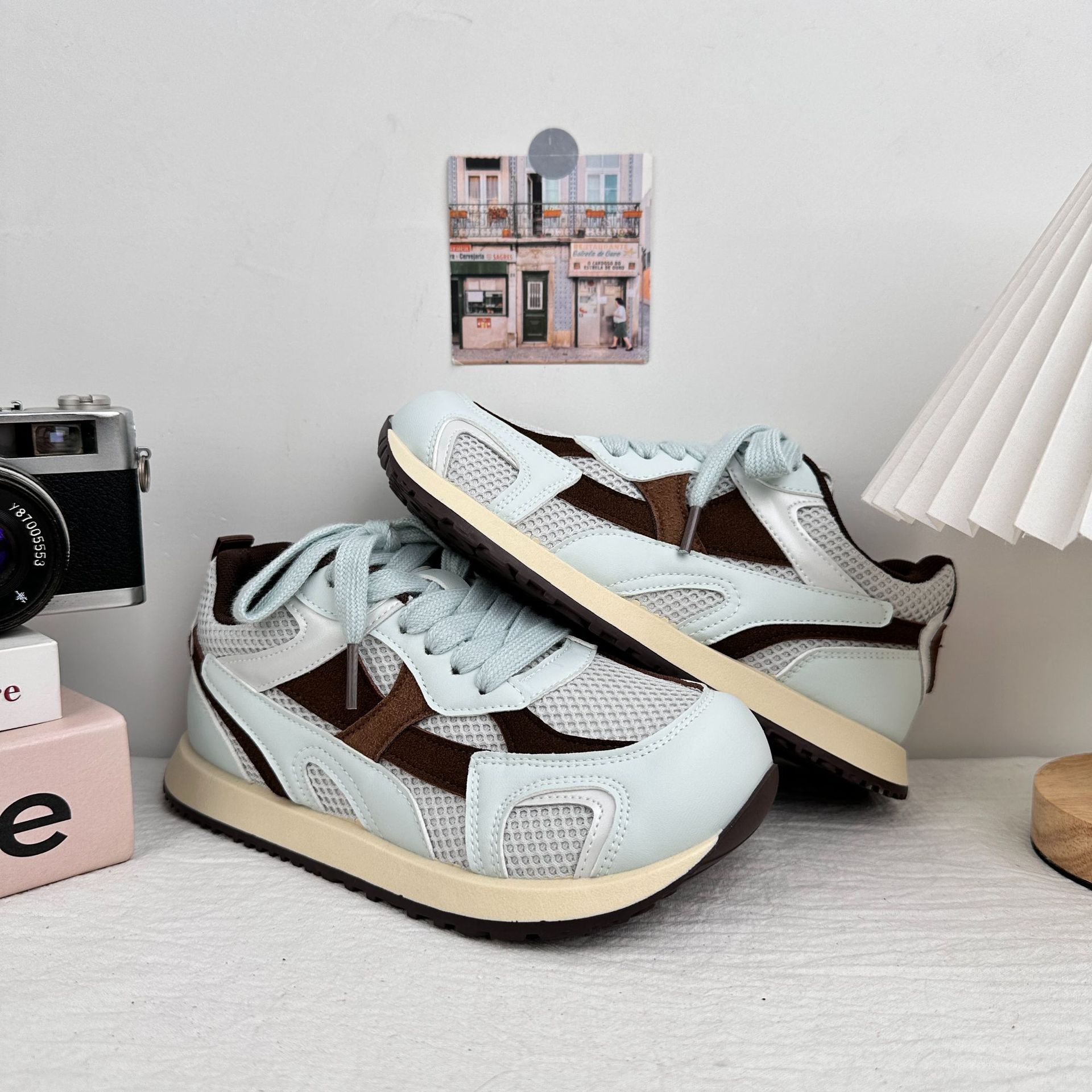 Zapatos de skate casuales transpirables de malla YuanWa para mujeres de verano delgados 2025 nuevos zapatos de entrenamiento de suela gruesa Agande