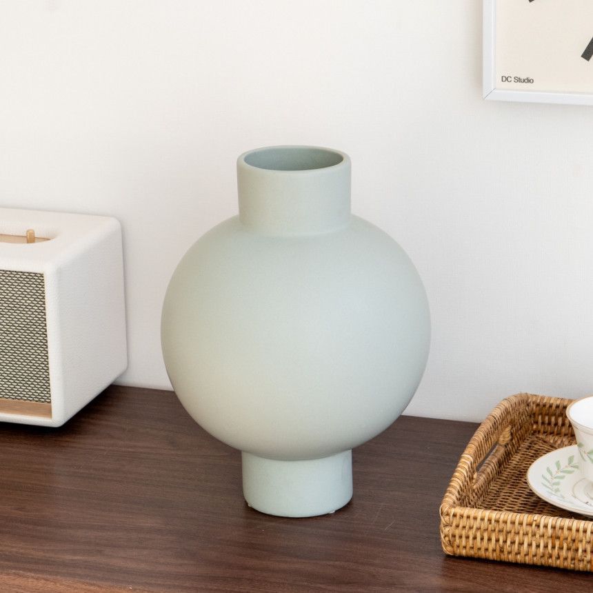 Florero de cerámica redondo blanco simple moderno, arreglo floral en la sala de estar, decoración suave para el hogar, decoración de la habitación modelo al por mayor