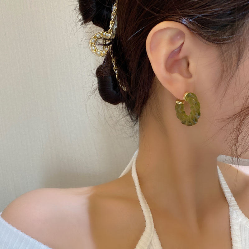 Title 8, Orecchini a forma di C con design vintage a spi...