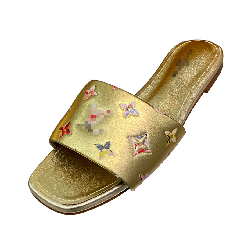 Europa y los Estados Unidos de moda sandalias casuales 2025 nuevo cuero de color sólido en relieve zapatillas de playa una zapatilla para mujeres comercio exterior