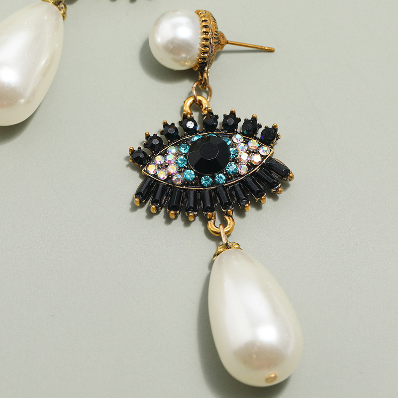 European And American Fashion Retro Bohemian Exaggerated Pearl Earrings Special Simple Creative Exaggerated Eyes Long Earrings display picture 6