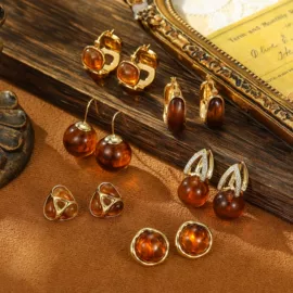 耳钉;项链;耳环