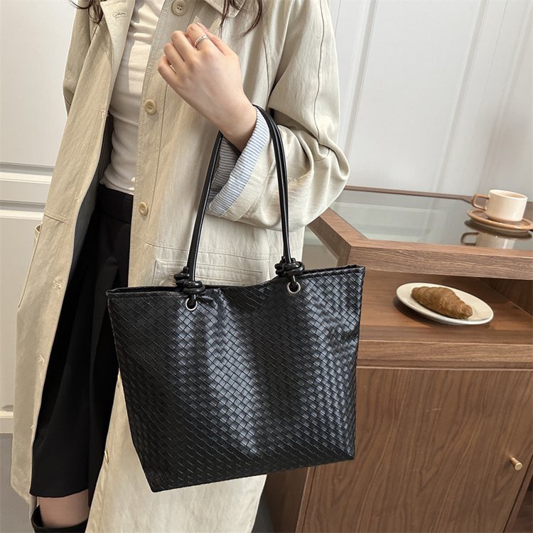 Niche Design Woven Tote Bag for Women 2025 New Fashion Versatile Large Capacity Handbag Shoulder Bag