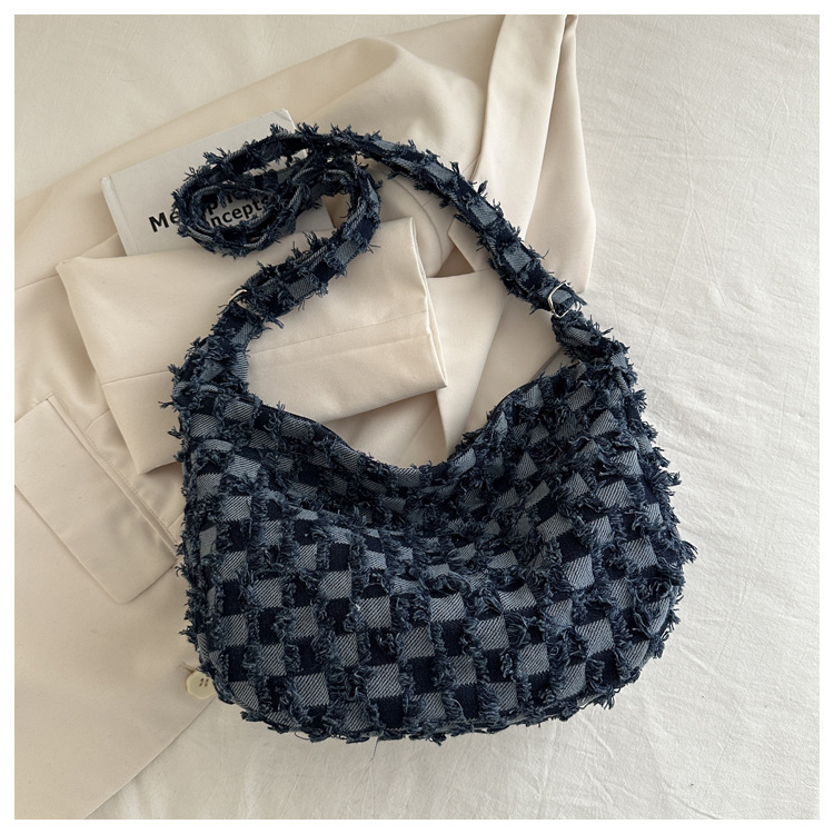 Casual and fashionable crossbody bag 2025 new style large-capacity simple checkered single-shoulder bag, personalized and versatile, lightweight underarm bag undefined
