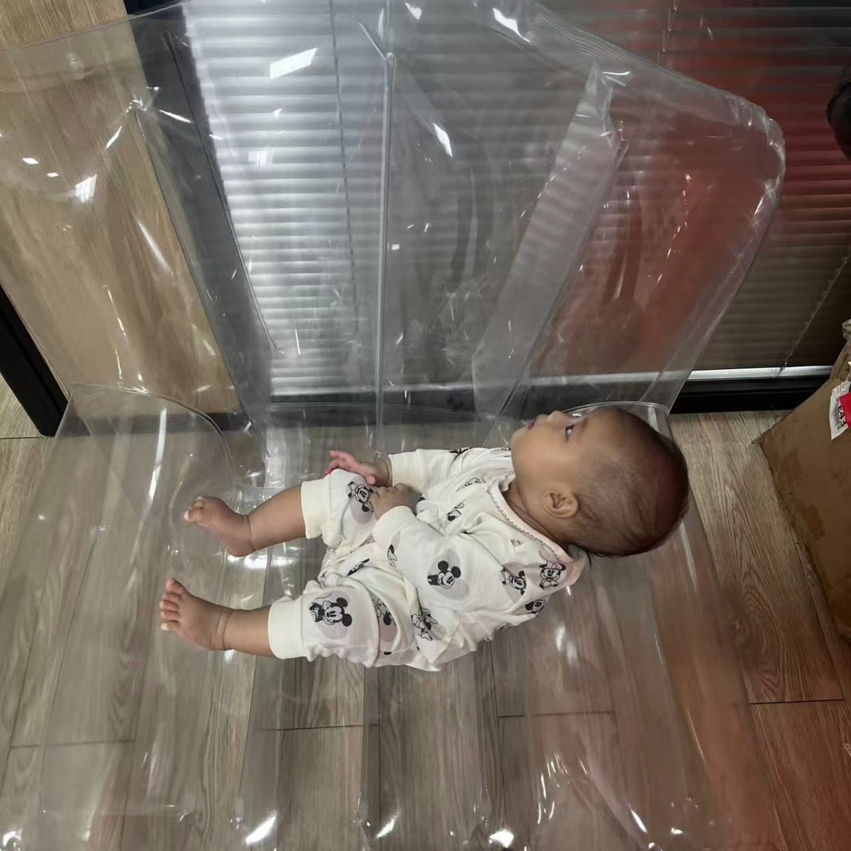 跨境PVC懒人沙发透明充气沙发可折叠户外露营休闲客厅放置创意