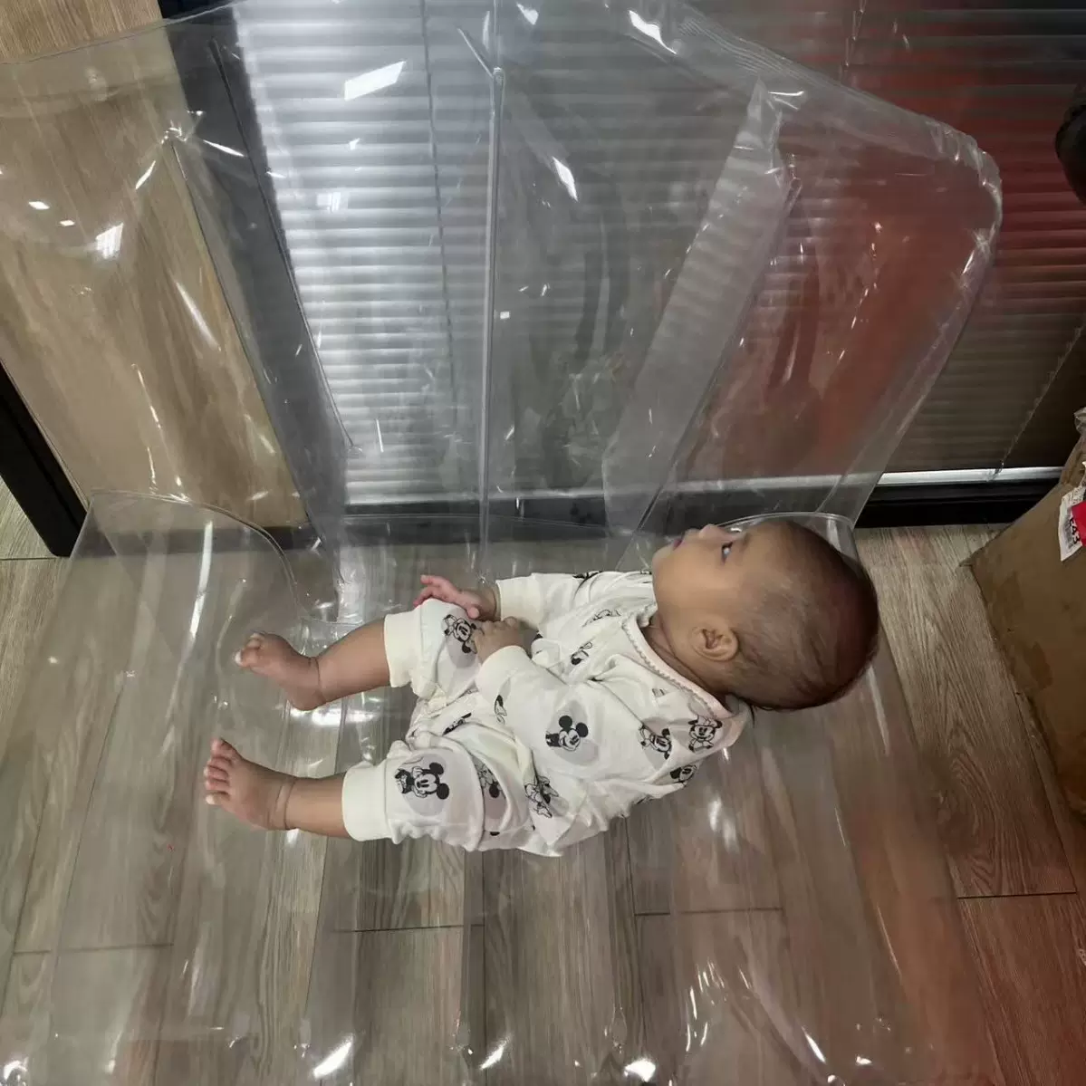 跨境PVC懒人沙发透明充气沙发可折叠户外露营休闲客厅放置创意