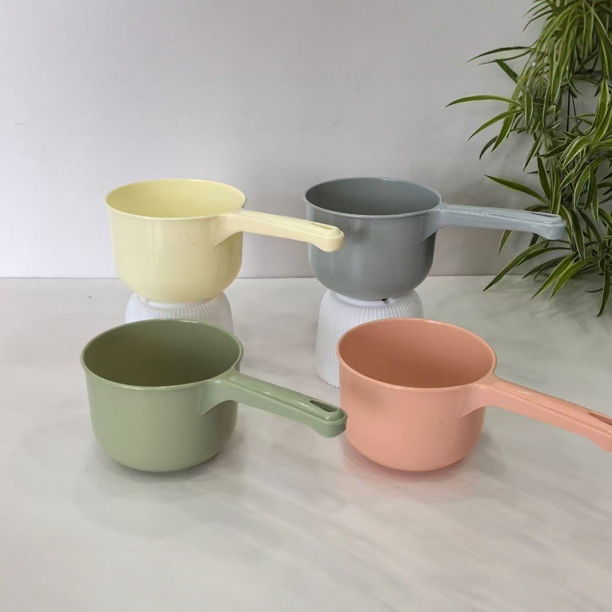 13 tipos de cucharas de agua, cucharas de agua, plástico de mango largo para el hogar, cocina creativa grande, baño transparente, cucharas de rafting, cucharas de agua image 31