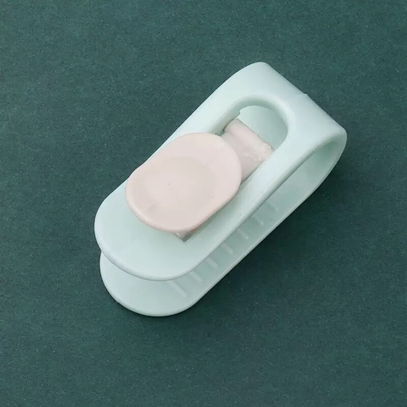 針なしのアップグレードの親指の掛け布団の固定器の卸売りの針なしの走ることを防ぐシーツの布団カバーの固定器の靴下のクリップ|undefined