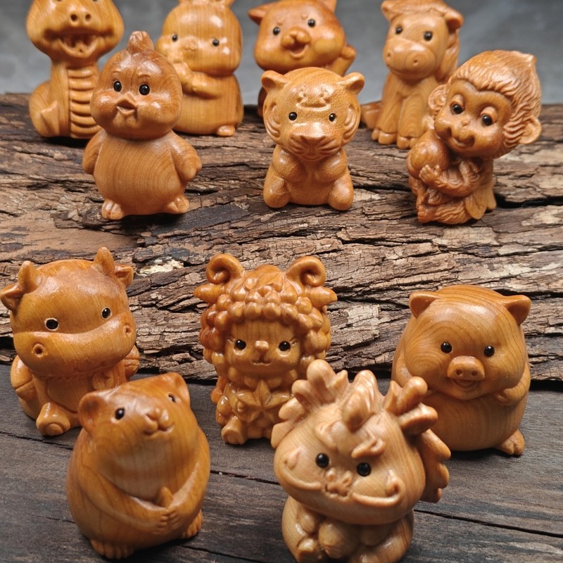 本物のシダーウッドの装飾品、手彫りの貔貅木彫り工芸品、マホガニー動物の天然作品、文具工芸品|undefined