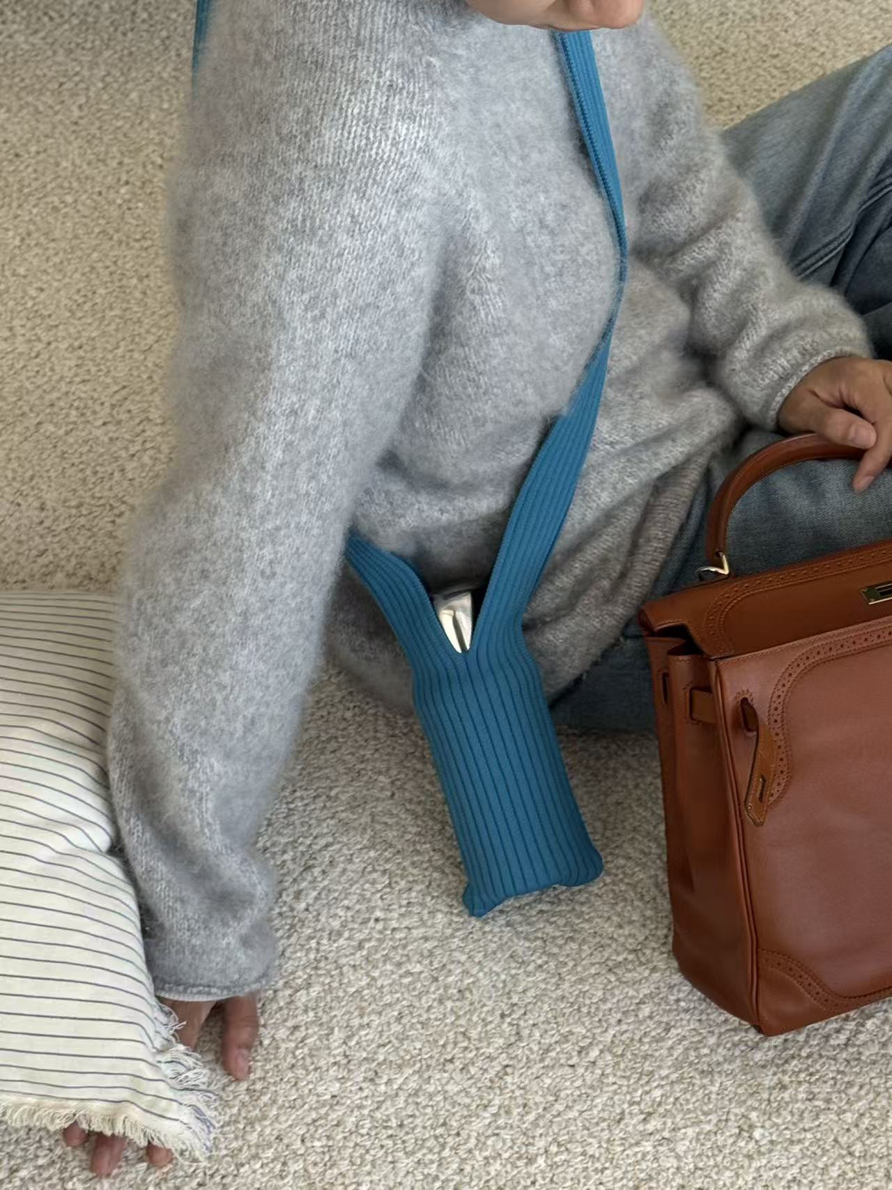 ✅新款Pocket针织水杯套可手提斜挎杯袋苹果手机袋多用途马卡龙纯