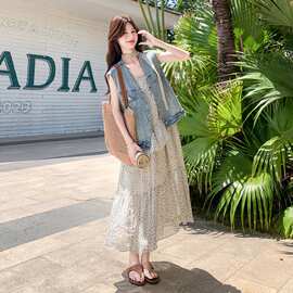 法式度假风牛仔马甲套装裙女夏季2026年新款碎花吊带连衣裙两件套