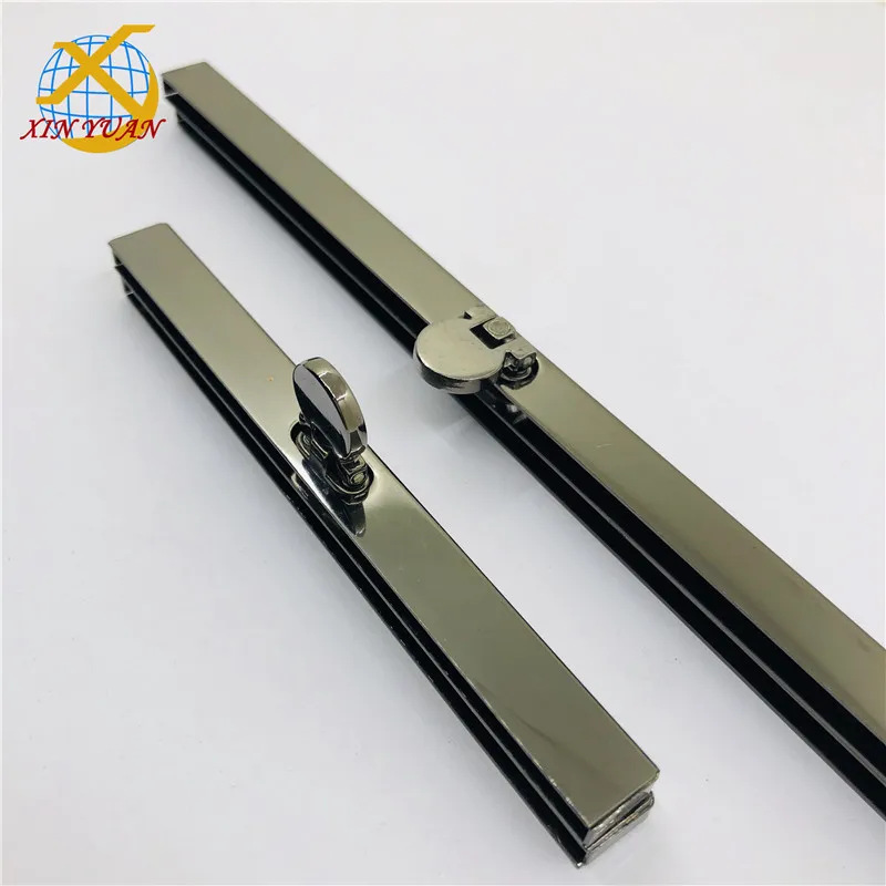 供应一字边条长锁夹 ，坑条包扣 ，包铁夹,夹框包,铁皮手挽包金属