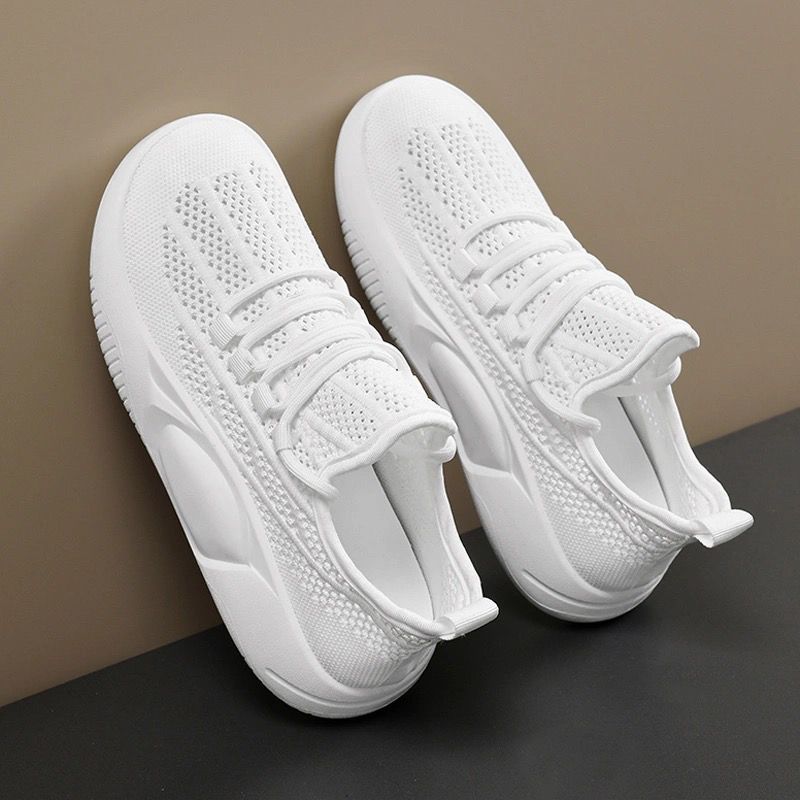 Zapatos de mujer transpirables de verano nuevos zapatos de malla de tejido aéreo delgados zapatos deportivos ligeros casuales zapatos blancos