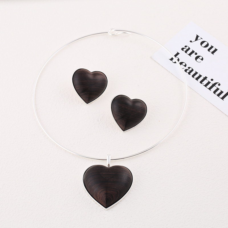 Ebony Copper Simple Style Classic Style Heart Shape Choker display picture 5