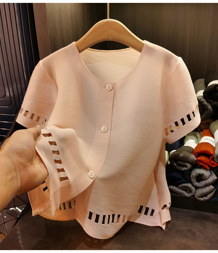 Áo cardigan nữ cổ tròn tay ngắn dáng rộng khoét lỗ xếp ly — Màu đen, Màu hồng, Màu mơ chi tiết 10