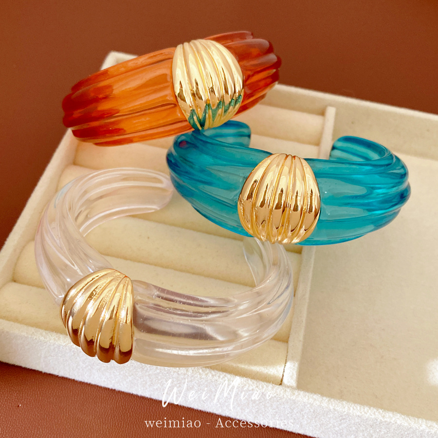 Europa y los Estados Unidos transfronterizos viento de resina estriado brazalete de nicho exagerado personalidad pulsera ligera de lujo alta sensación de joyería al por mayor