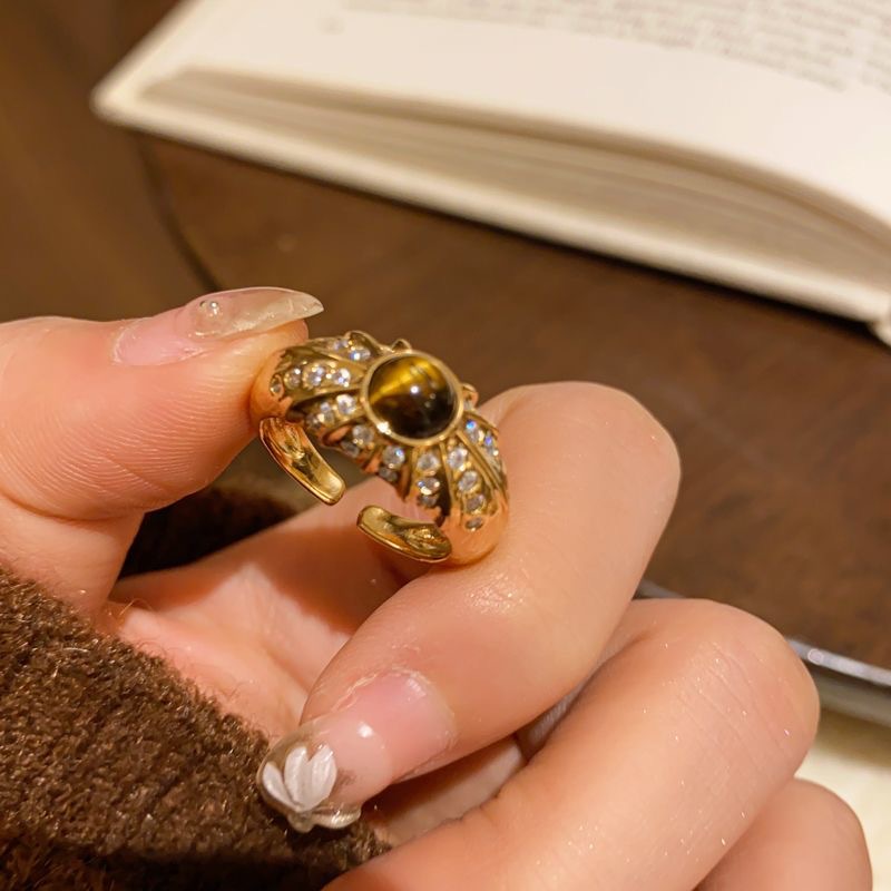 Glinsende ring til kvinder designer ring elegant og stilfuld_voghion.com
