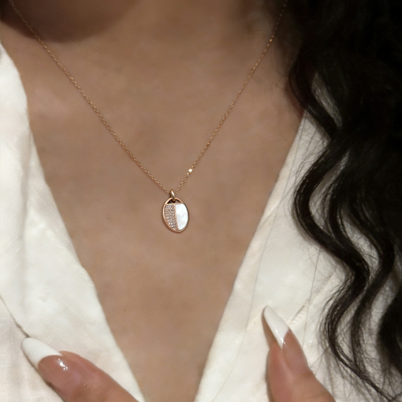 Cross-Border Shell Inlaid Diamond Rose Gold Necklace Pendant Ins Style Clavicle Chain Titanium Steel Women's Light Luxury Original Design Zircon