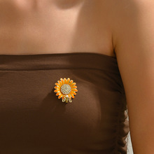 简约高级感滴油蜜蜂雏菊胸针时尚轻奢新款西装别针秋冬百搭饰品女