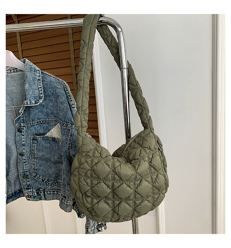 2024 primavera nuevo rombo ligero nube burbuja bolsa de moda de las mujeres textura de alto grado estilo occidental hombro bolsa de mensajero