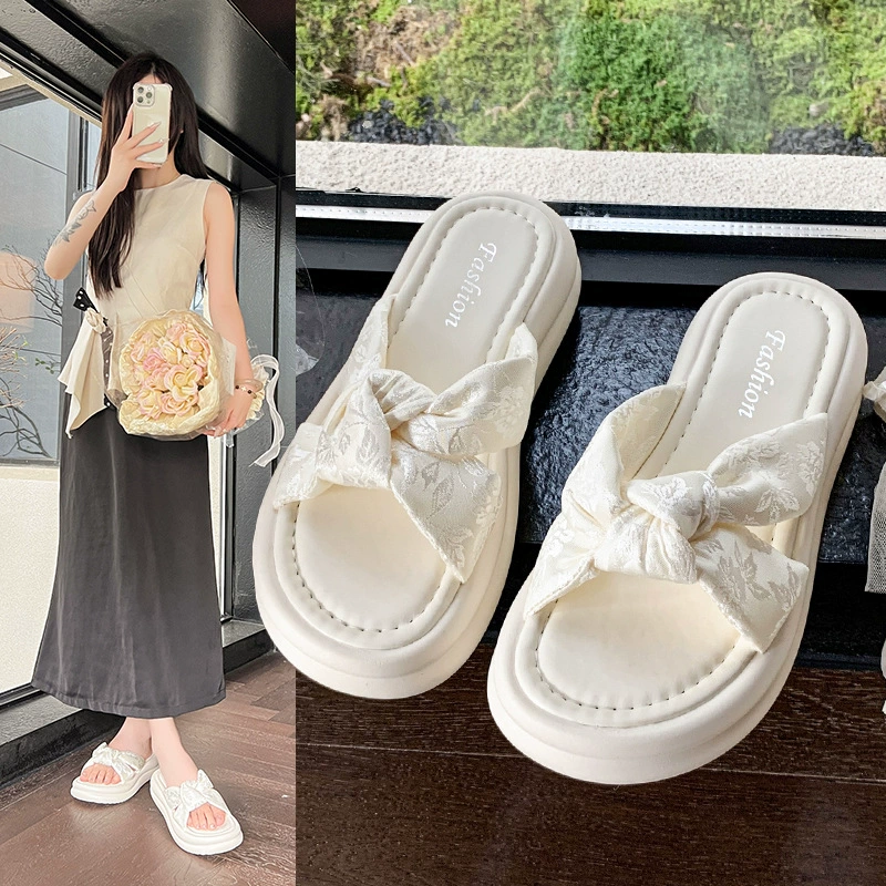 Новые китайские тапочки для женщин, летняя обувь 2025 года, новые платформенные тапочки на толстой подошве, красивые пляжные сандалии для отдыха