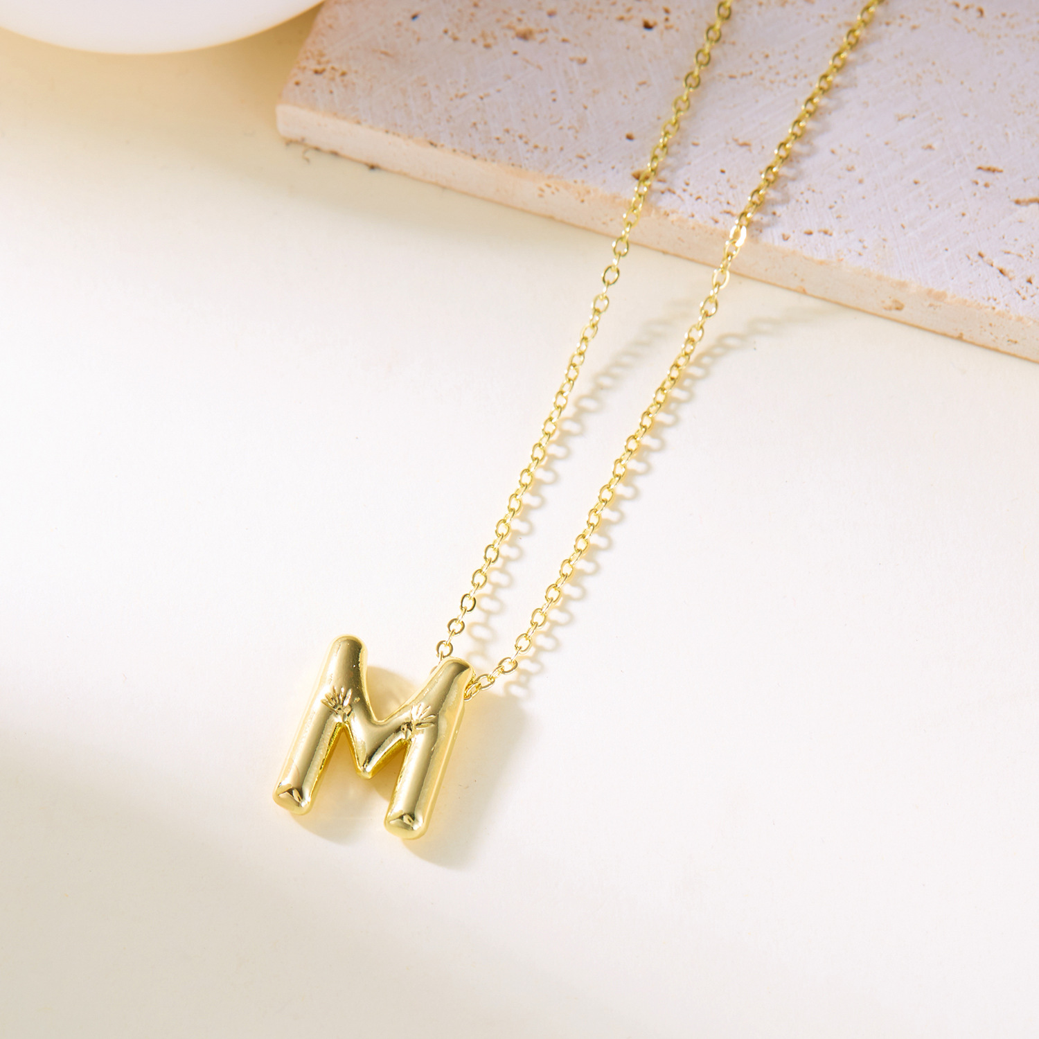 Collier avec pendentif lettre initiale style ballon original_voghion.com