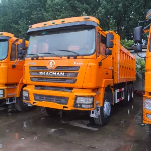 Sağ sükanlı Shaanxi Delong səkkiztəkərli özüboşaldan, 10 təkərli mühəndislik maşını