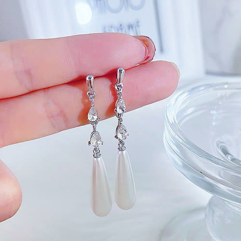 Brincos pendentes com pérolas estilo chinês para mulher_voghion.com