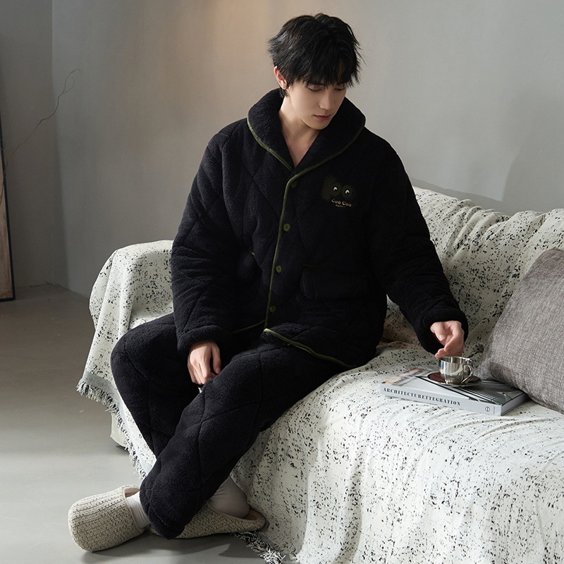 Pijamas de invierno para hombres de coral de terciopelo de tres capas de algodón intercalado con terciopelo de espesor de ropa de hogar de otoño y invierno 2024 nuevo
