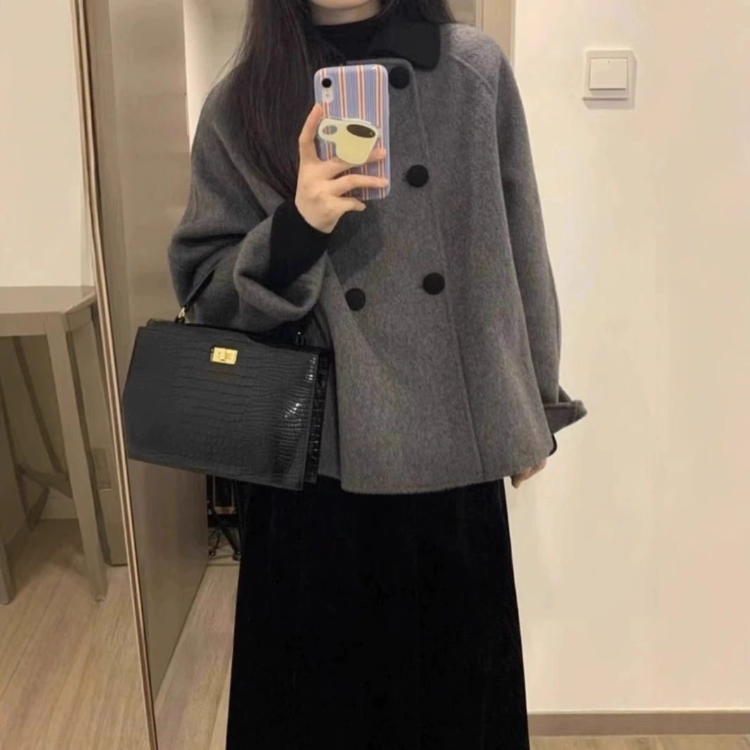 Серое короткое шерстяное пальто для женщин, осень и зима, кукольный воротник, утолщенная миниатюрная корейская шерстяная куртка в стиле Хепберн в стиле ретро.