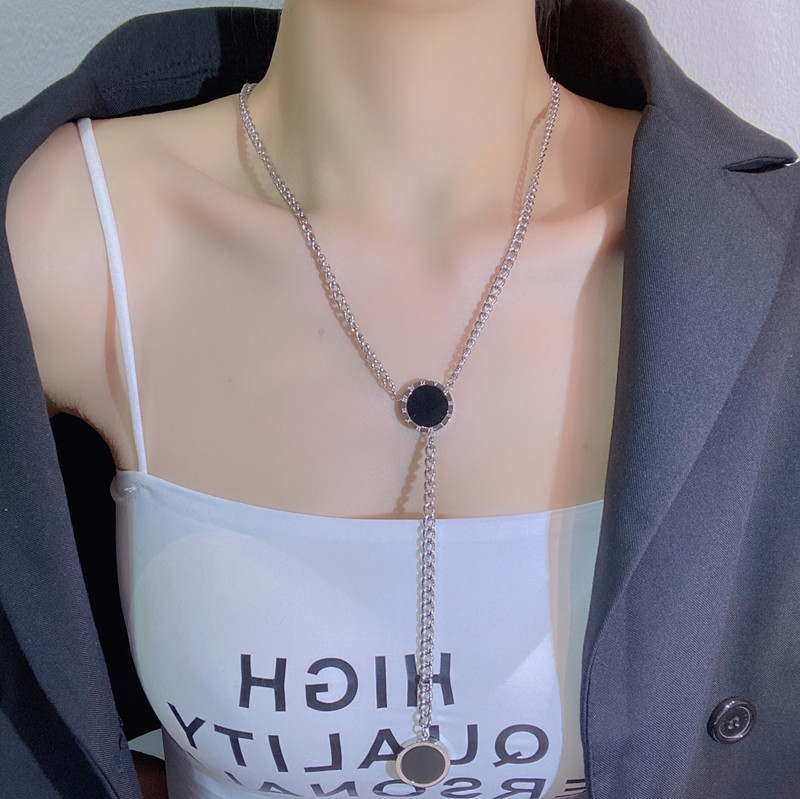 Серебряное ожерелье с кисточками