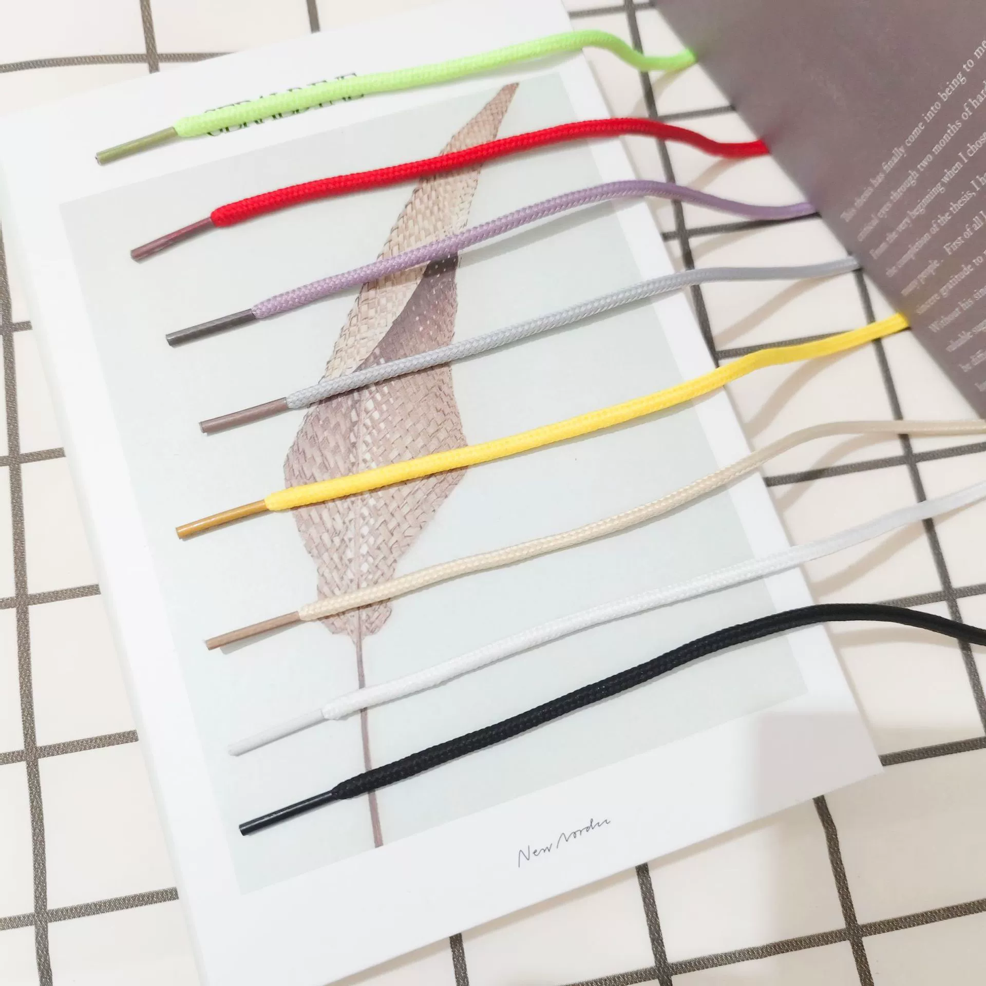 Большое количество спот 4 мм круглые шнурки оптовые черные круглые полиэфирные шнурки кроссовки веревки для одежды