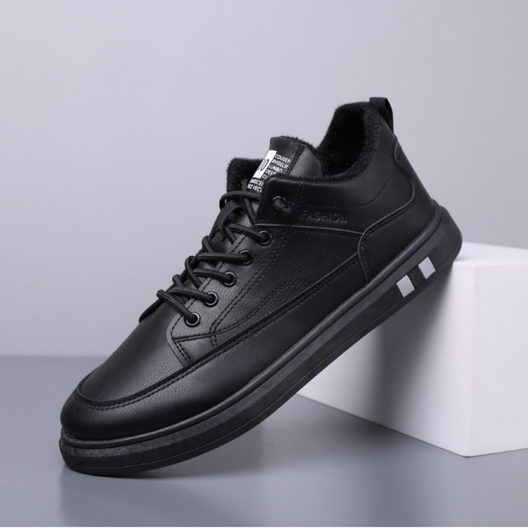 鞋子男2025新款春秋季中帮黑色百搭黑色皮鞋ins潮流男生休闲板鞋
